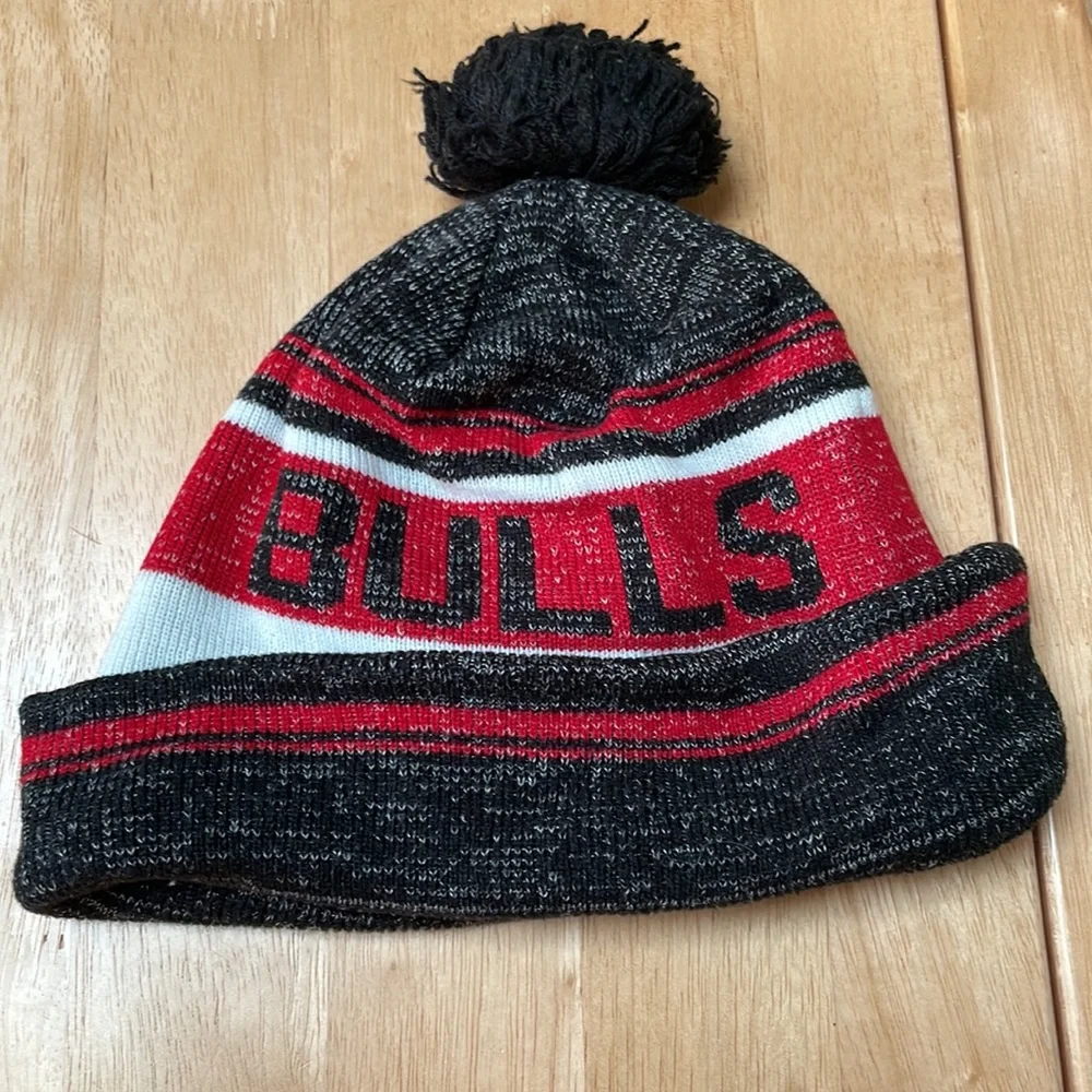 New Era Hardwood Classics Chicago Bulls Pom Pom Winter Hat